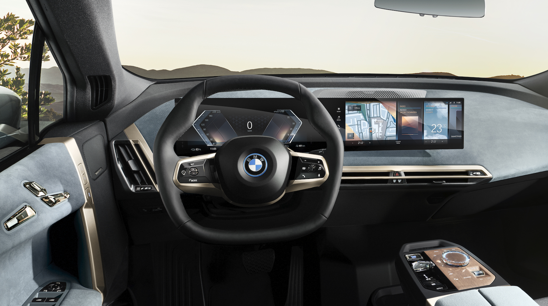 iDrive w nowej wersji to odpowiedź BMW na MBUX Mercedesa